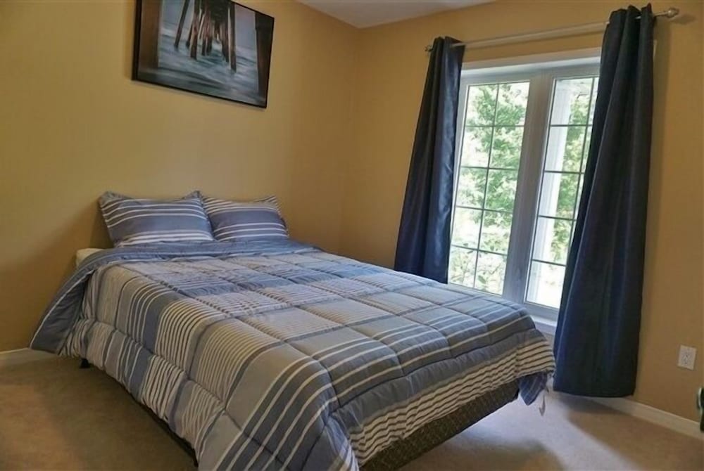 433 Kamaniskeg Lake 3 Bedroom Cottage