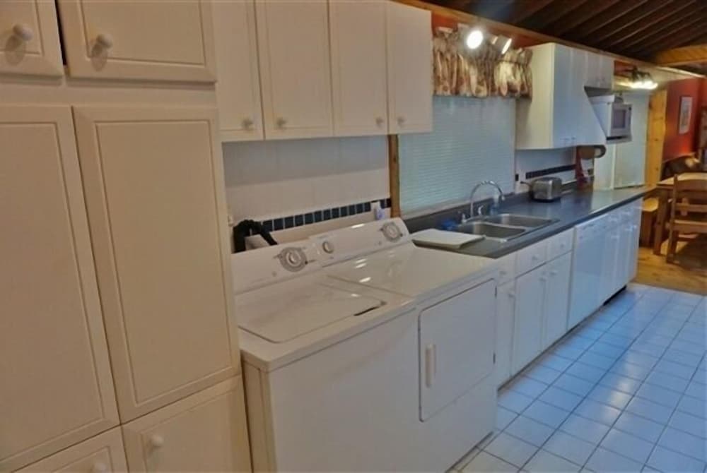 462 Paudash Lake 4 Bedroom Cottage