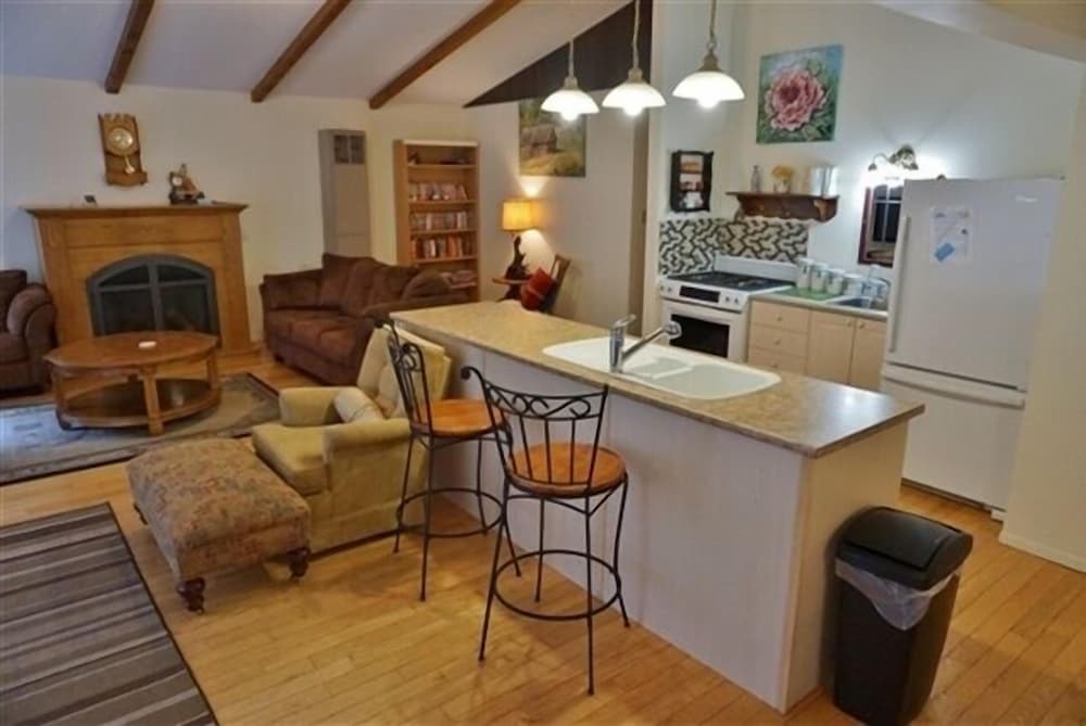 457 Lake St Peter 3 Bedroom Cottage