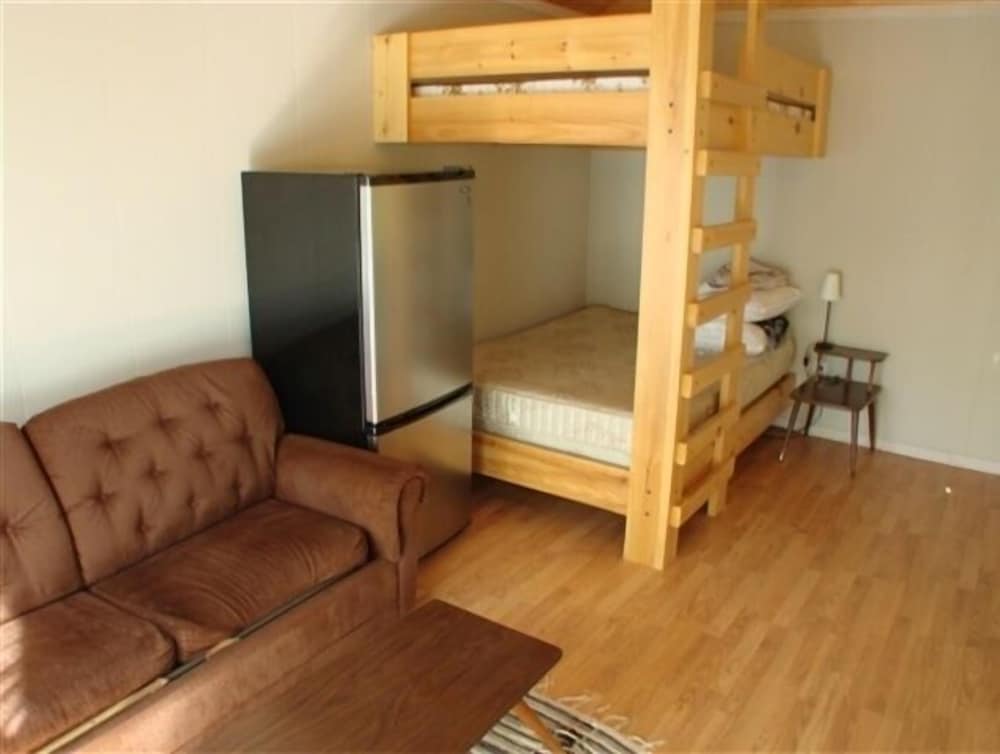 156 Eels Lake 2 Bedroom Cottage