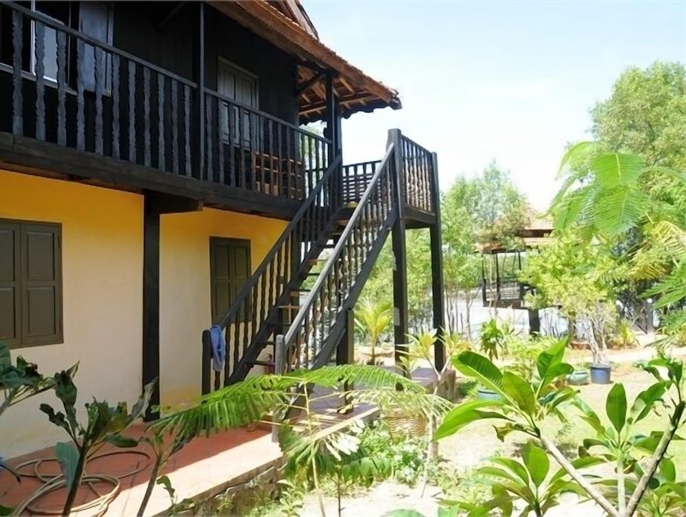 River Ray Estates