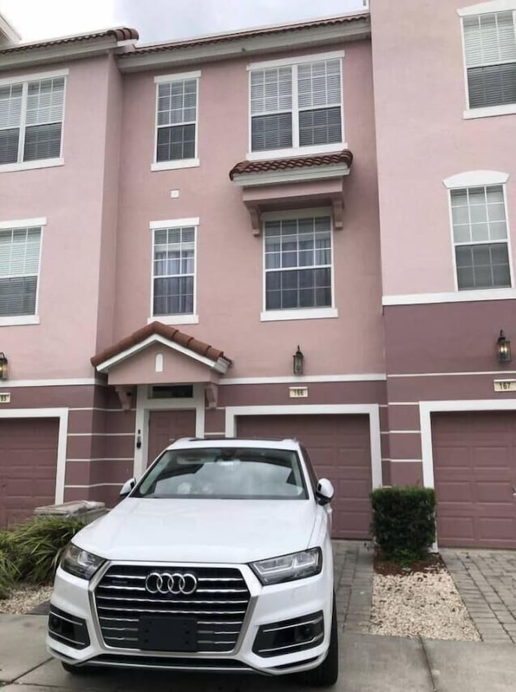 Tideview 166 · NEW Ultra Modern & Super Clean 3 Full Suites