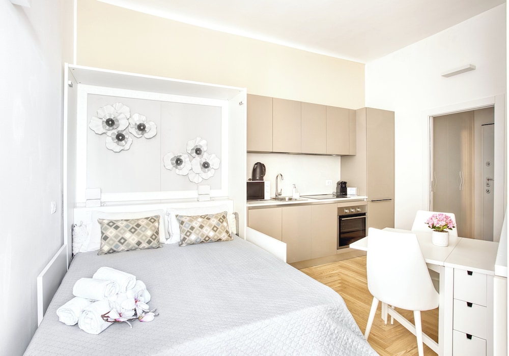 Old Milan Navigli Family Apartments