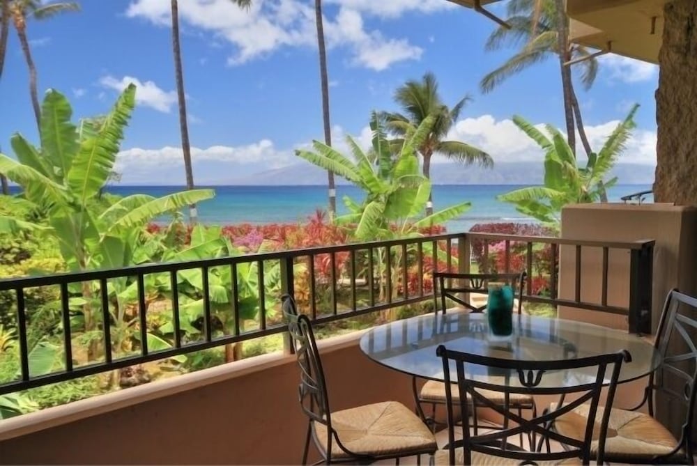 Paki Maui #109 1 Bedroom Condo by RedAwning
