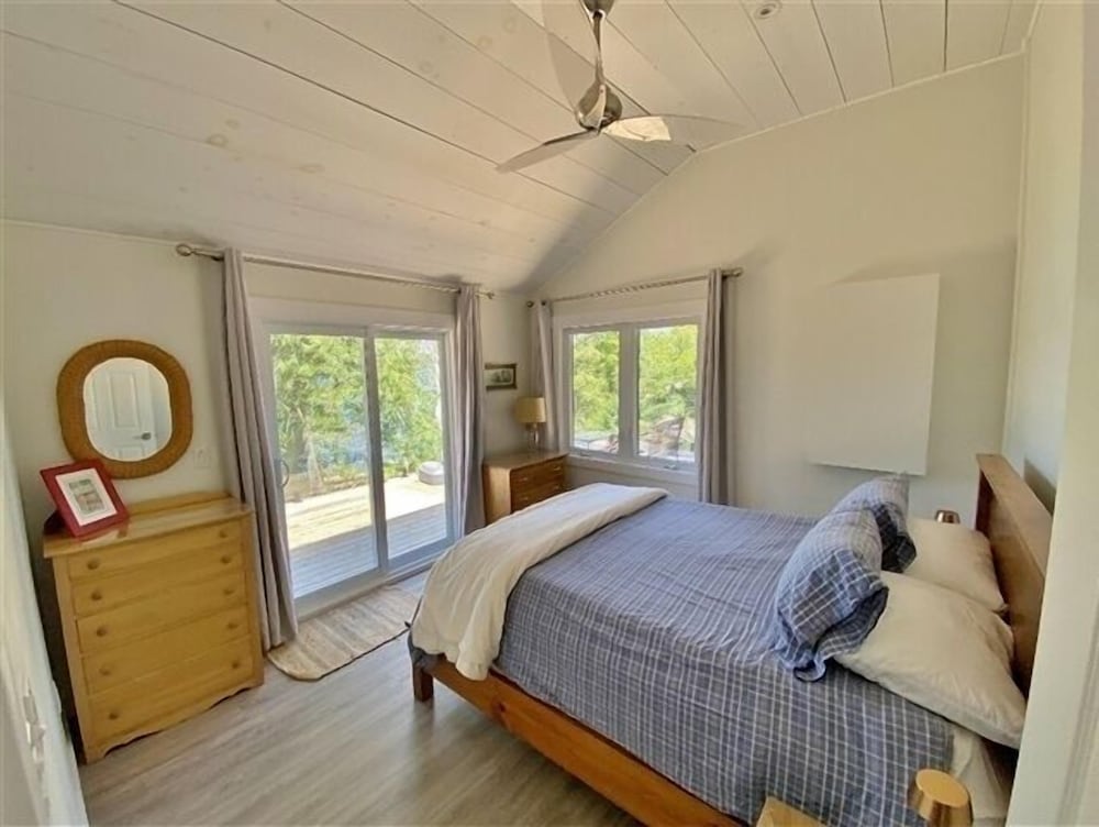 496 Steenburg Lake $1650 Su Wk 2 Bedroom Cottage