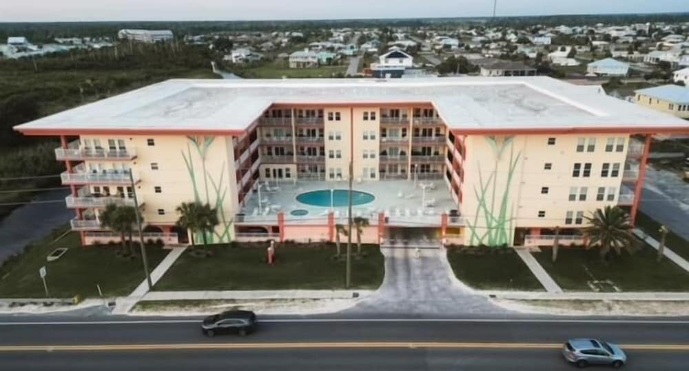 Paradise Shores 305