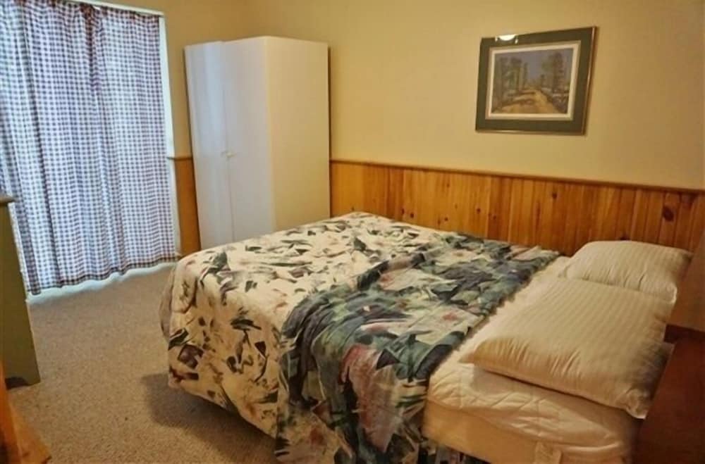 462 Paudash Lake 4 Bedroom Cottage