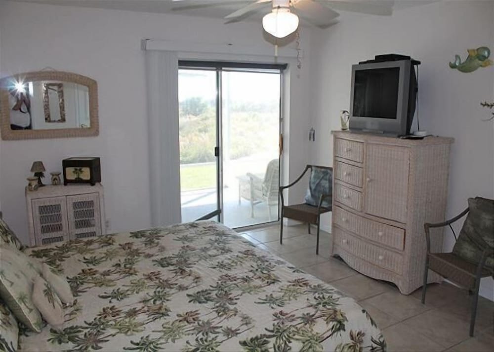 Pet Friendly, Oceanfront, 3 Bed, 2 Bath - Ocean Paradise view 4