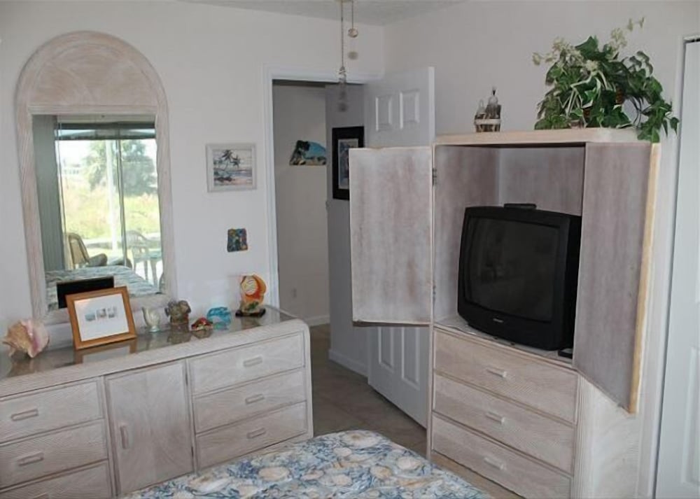 Pet Friendly, Oceanfront, 3 Bed, 2 Bath - Ocean Paradise view 3