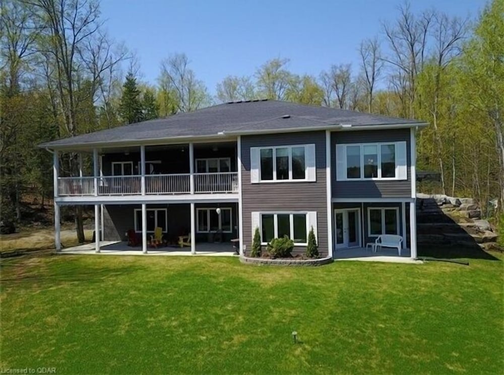487 Bay Lake 4 Bedroom Cottage