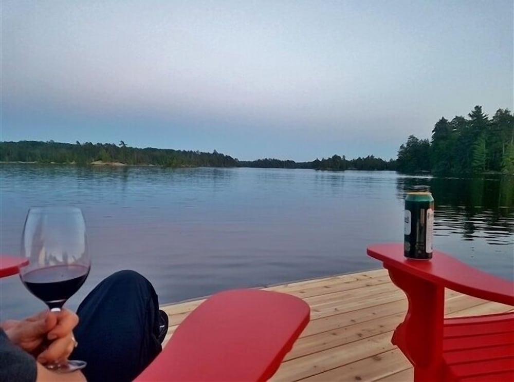432 Weslemkoon Lake 4 Bedroom Cottage