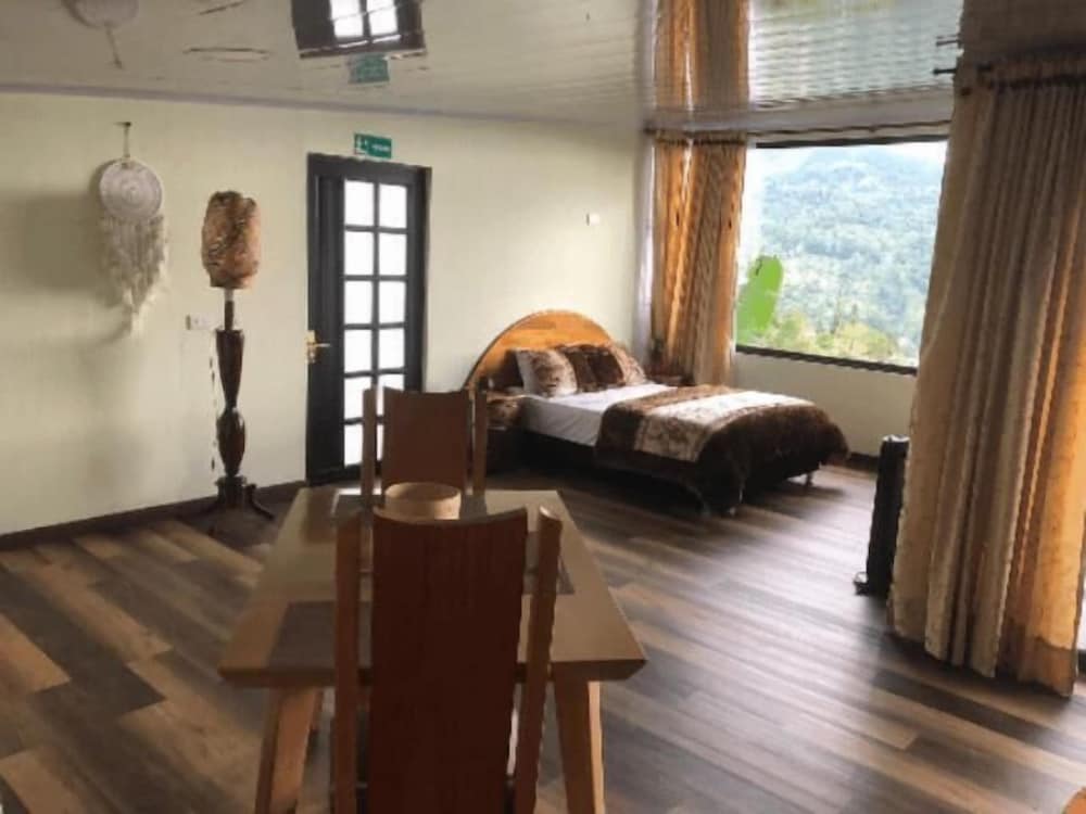Captivating 4-bed Chalet Las Casitas en el Aire