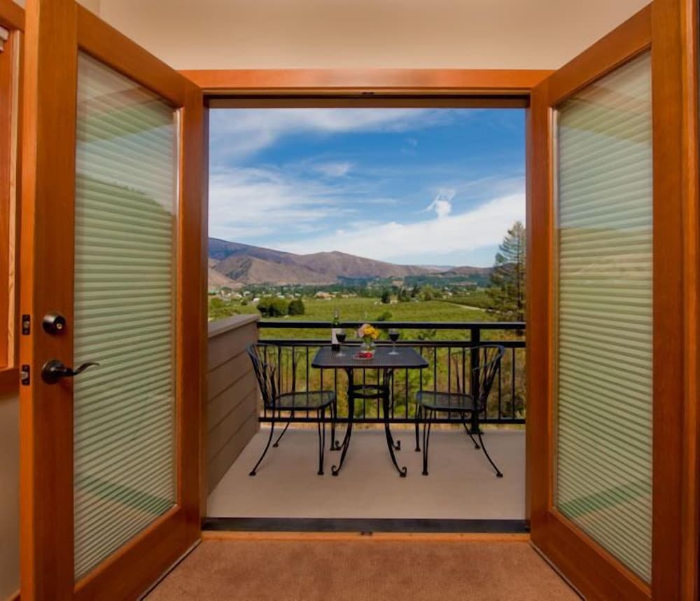 Cascade Valley Inn