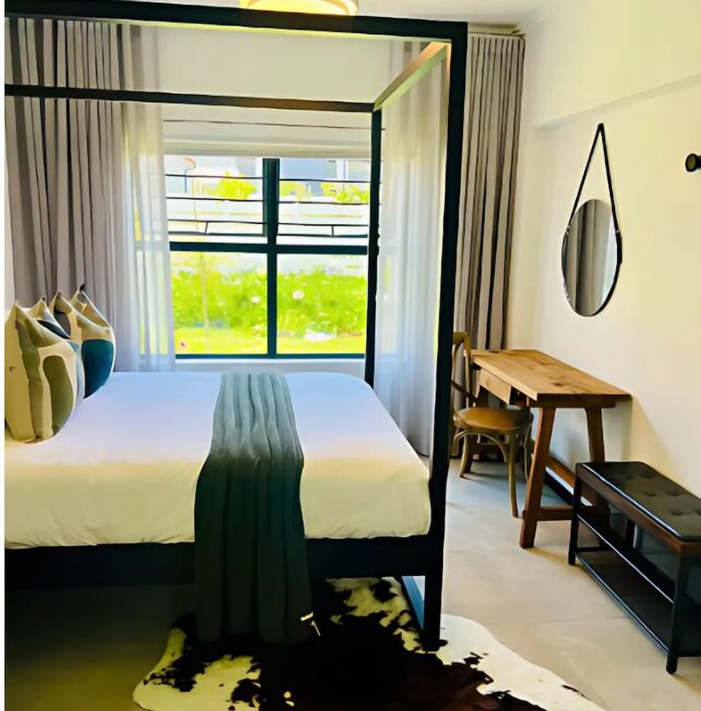 The Henlee Apartment Tocara