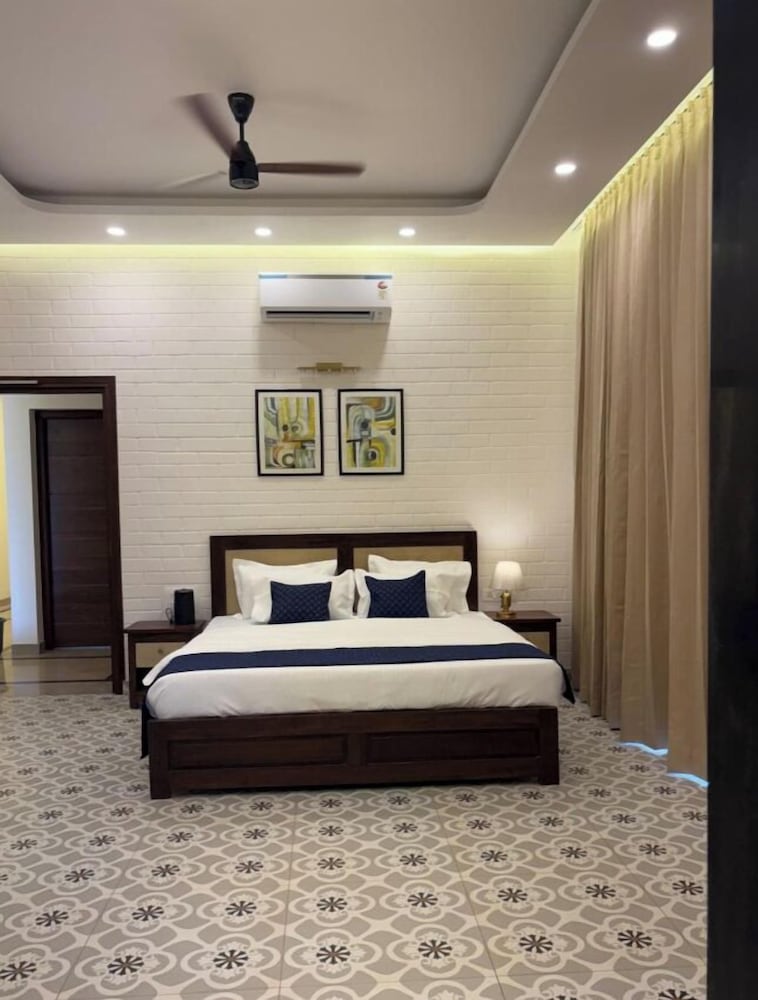 Yellowstone Resort Arambol