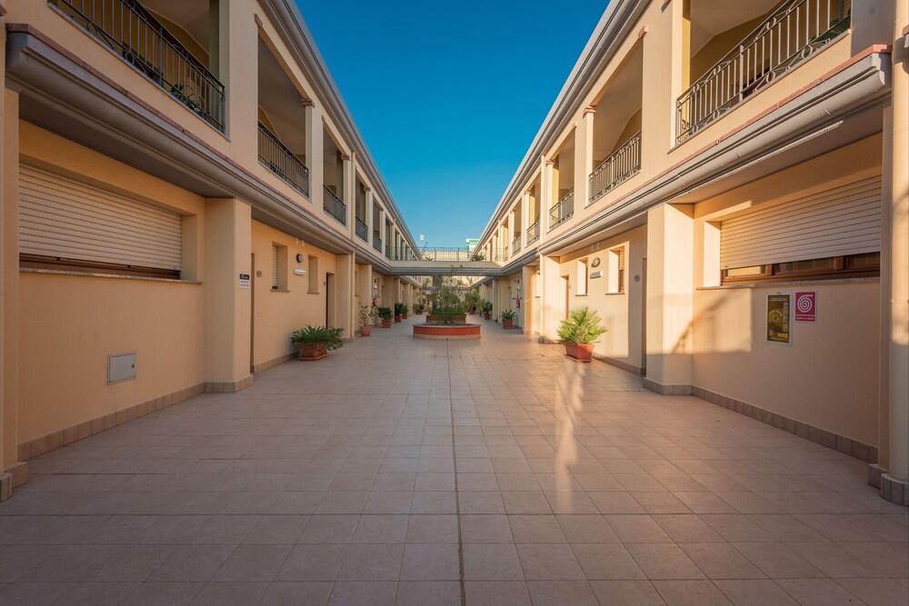 Stylish Residence Le Fontane 1 Bedroom Apartment Sleeps 4 Person-no2502 view 3