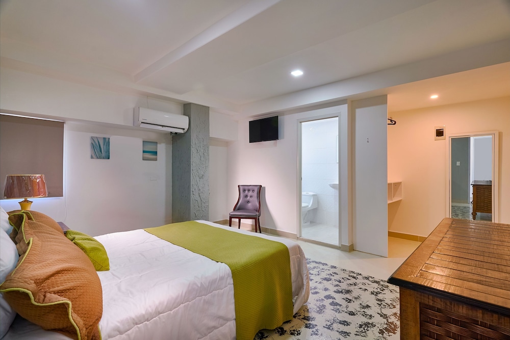 Room in Guest Room - Malecon Premium Plus view 5