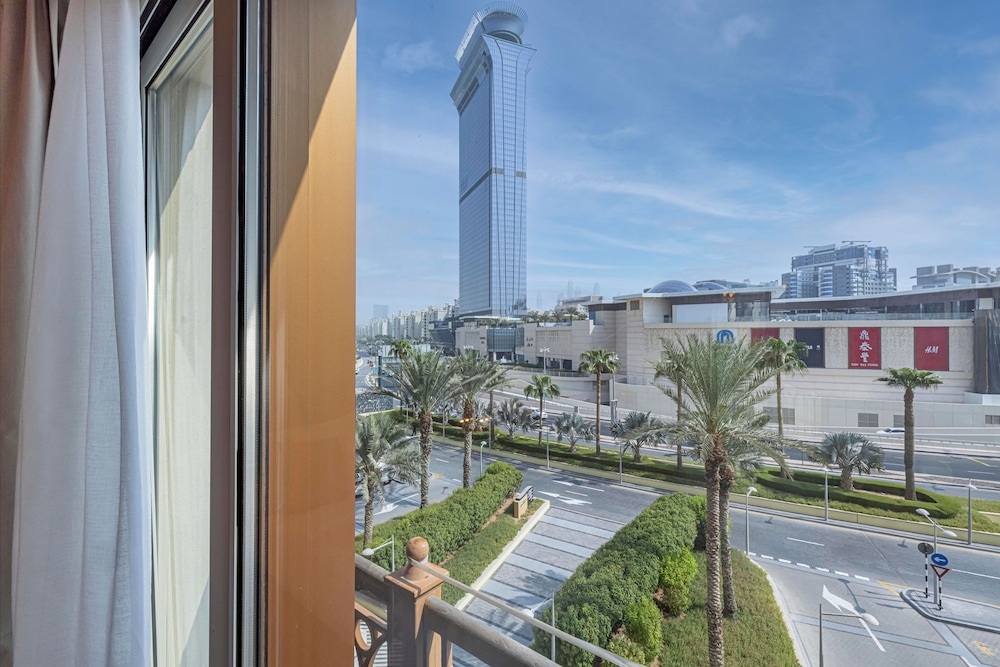 Large Terrace and Pool View - 2 Br - Next to Mall