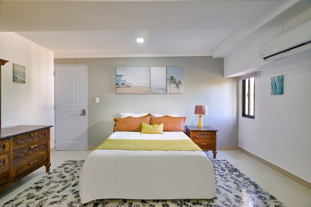Room in Guest Room - Malecon Premium Plus view 4
