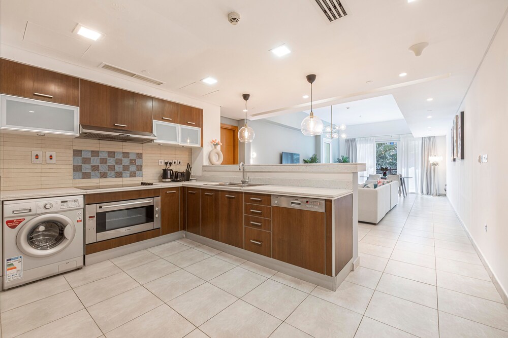 Large Terrace and Pool View - 2 Br - Next to Mall