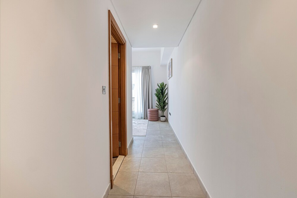 Large Terrace and Pool View - 2 Br - Next to Mall