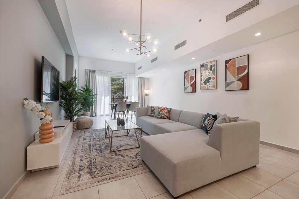 Large Terrace and Pool View - 2 Br - Next to Mall
