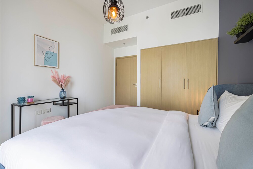 Scenic 1-bedroom Apartment in Dubai Creek Harbour