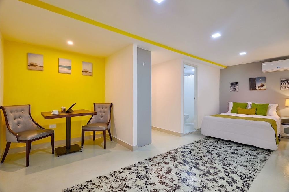 Room in Guest Room - Malecon Premium Plus view 3