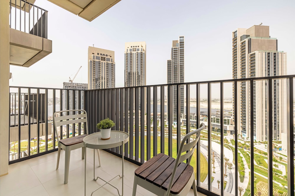 Scenic 1-bedroom Apartment in Dubai Creek Harbour