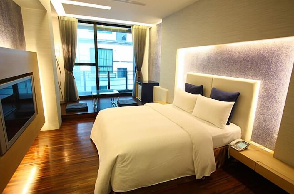 Gold Sandy Beach Hotel