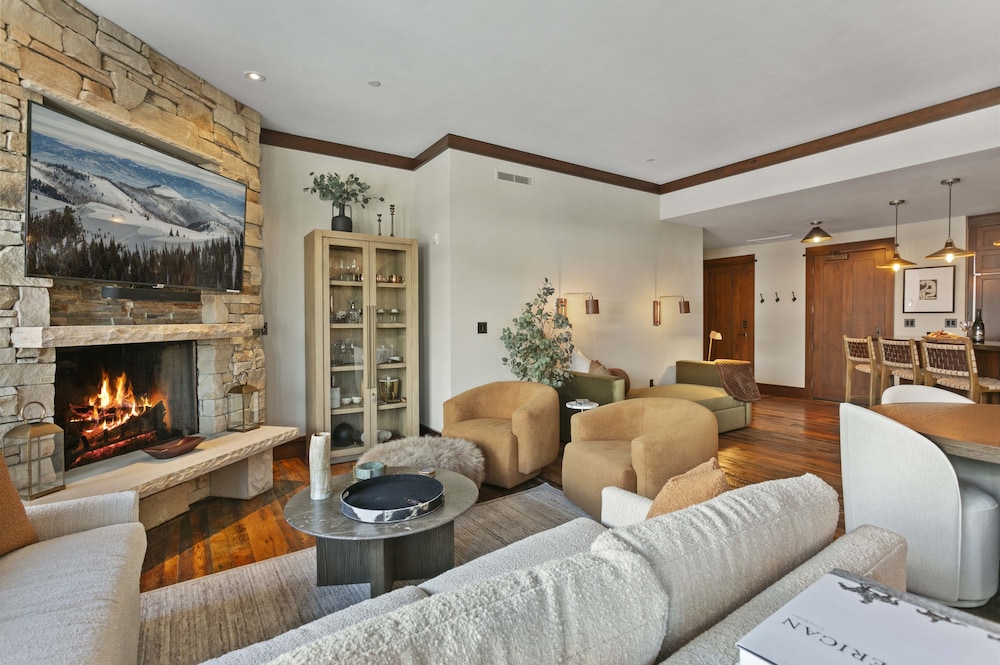 306 - Two Bedroom Arrowleaf 2 Condo
