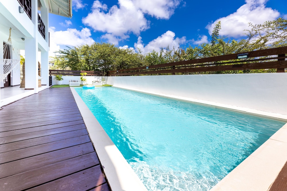 Room in B&B - Sunny Stay - Beautiful Spacious Room in Villa mi Cuna With Swimming Pool