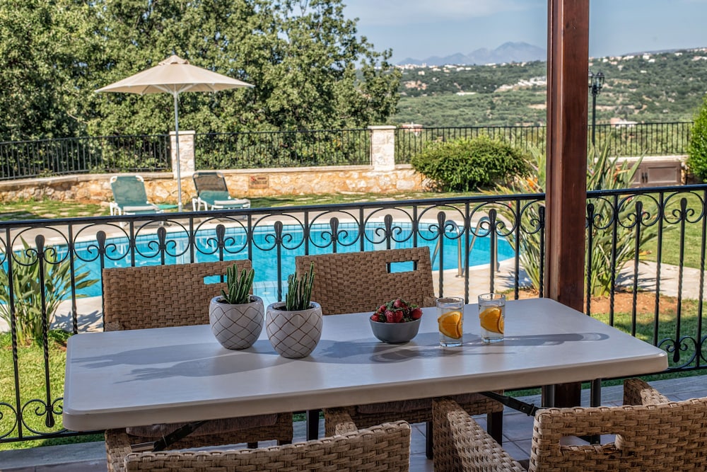Chloe - Gerani Villas With Private Pool view 4