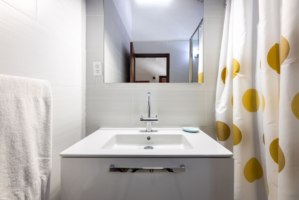 Beautiful Villa With Pool Near the Beach for Groups