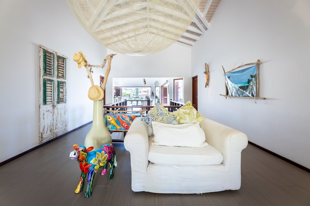 Room in B&B - Sunny Stay - Beautiful Spacious Room in Villa mi Cuna With Swimming Pool