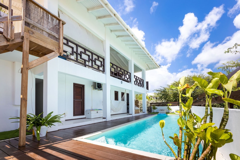 Beautiful Villa With Pool Near the Beach for Groups