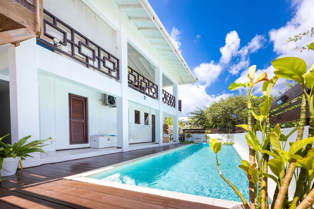 Room in B&B - Sunny Stay - Beautiful Spacious Room in Villa mi Cuna With Swimming Pool