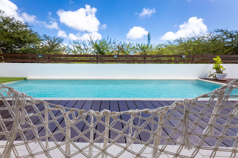Room in B&B - Sunny Stay - Beautiful Spacious Room in Villa mi Cuna With Swimming Pool