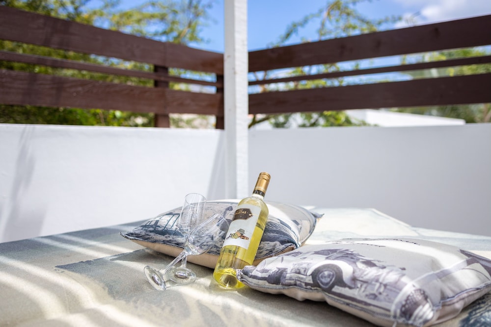 Room in B&B - Sunny Stay - Beautiful Spacious Room in Villa mi Cuna With Swimming Pool