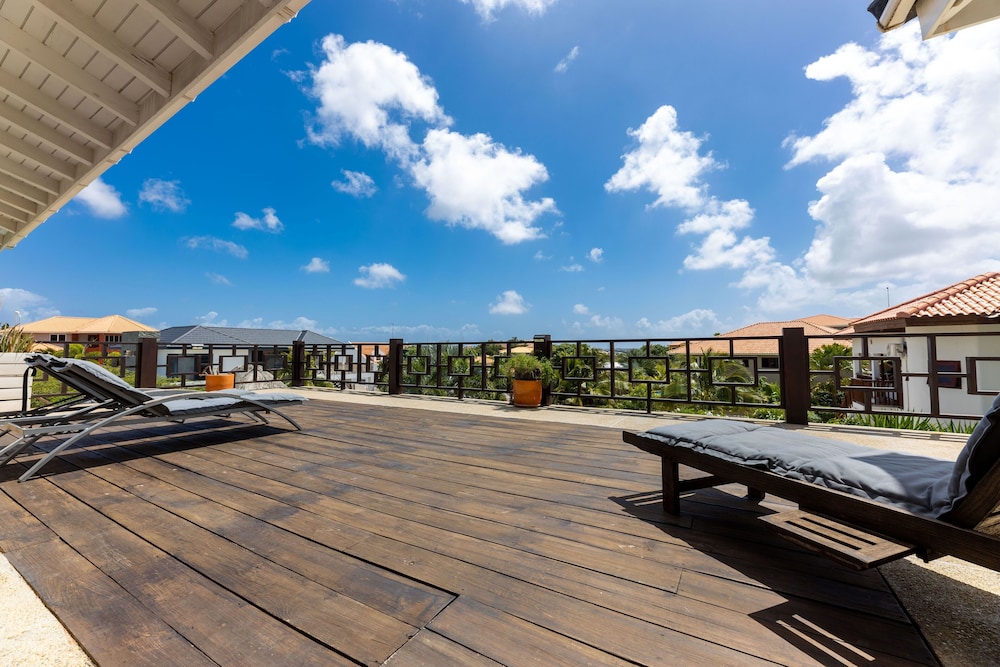 Room in B&B - Sunny Stay - Beautiful Spacious Room in Villa mi Cuna With Swimming Pool