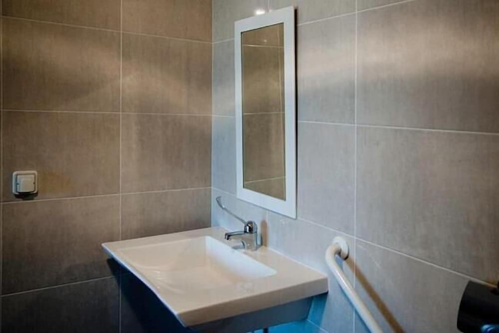 Logis Hotel Le Chene Dore - Property Image 7