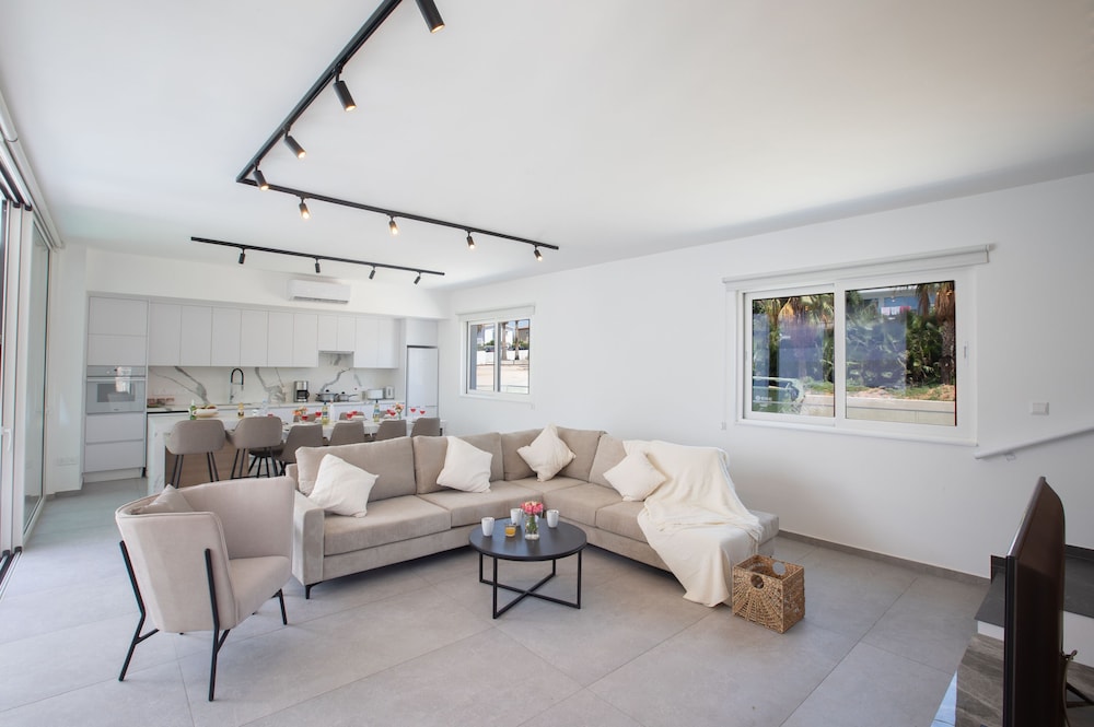 Ayia Napa Kube Villa Kb4, Ayia Napa Center