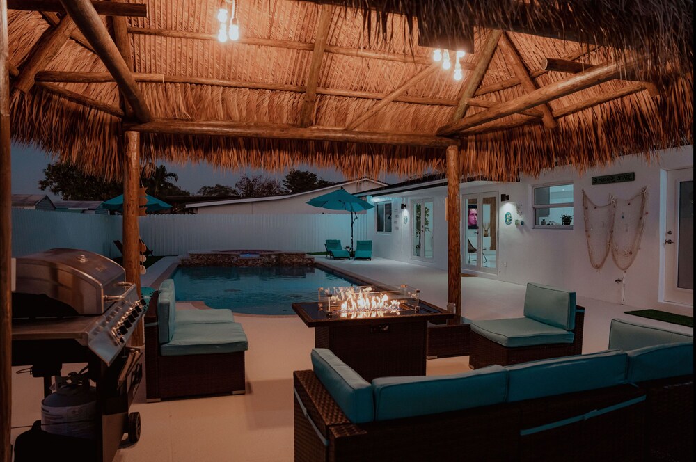 Maggie Home In Kendall - Pool And Tiki Bar