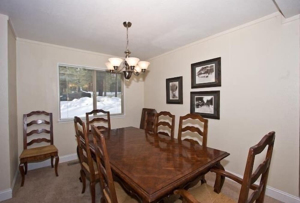 2853 Springwood Dr.