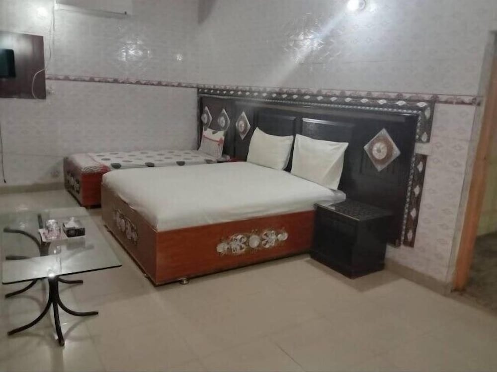 United Hotel Lahore view 5