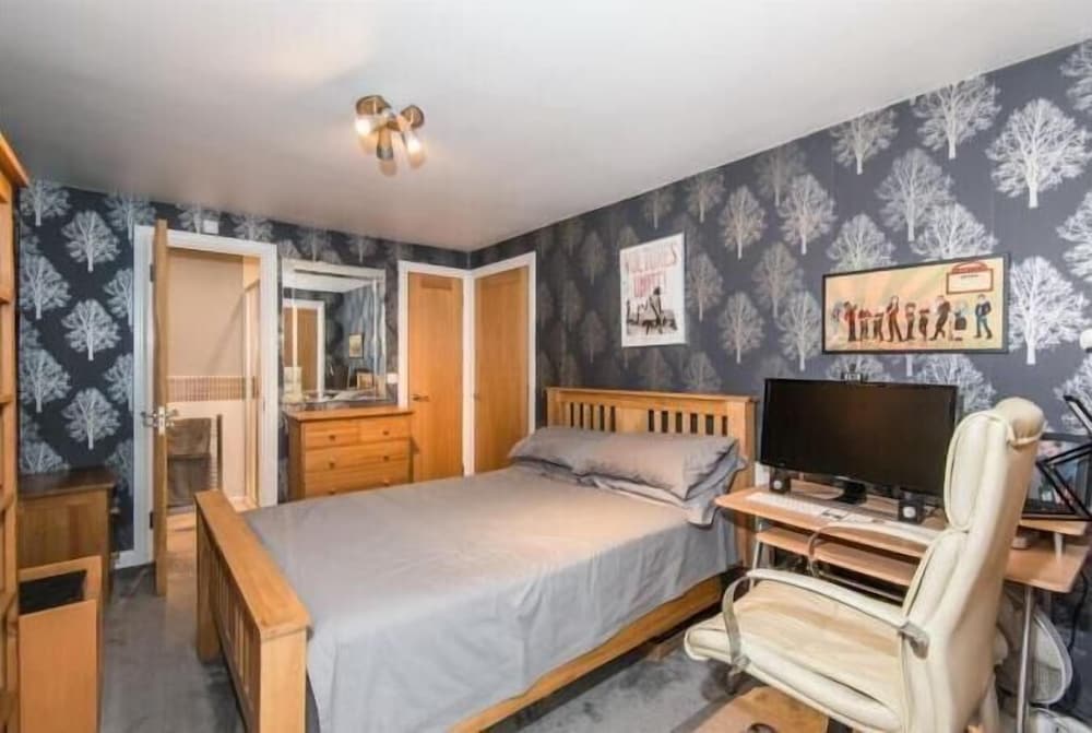Oxford Street 5 Bedroom Townhouse view 3