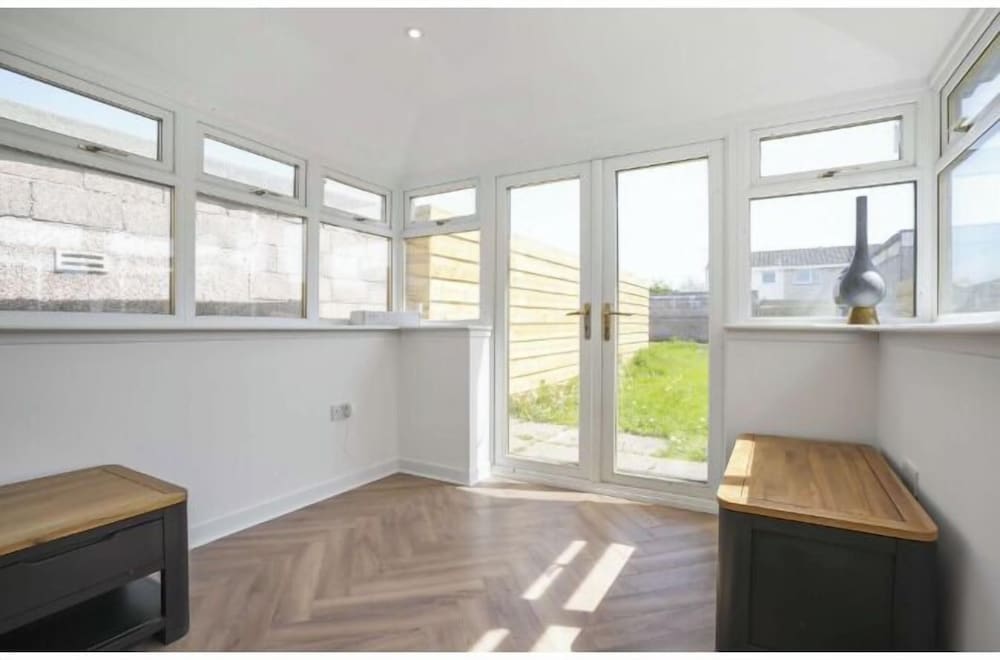 2-Bedroom Home with Parking and Garden