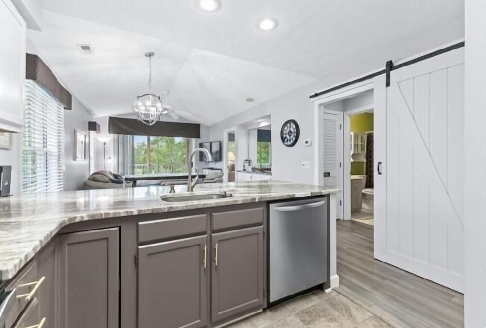 River Oaks 28g 2 Bedroom Condo