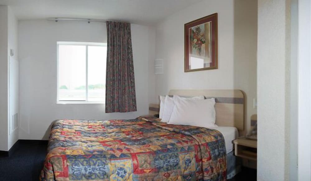 Econo Lodge Morristown West view 4