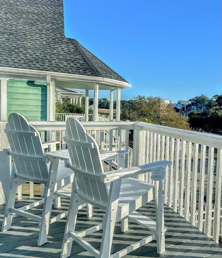 Ah' Frigate 3 Bedroom Home by RedAwning